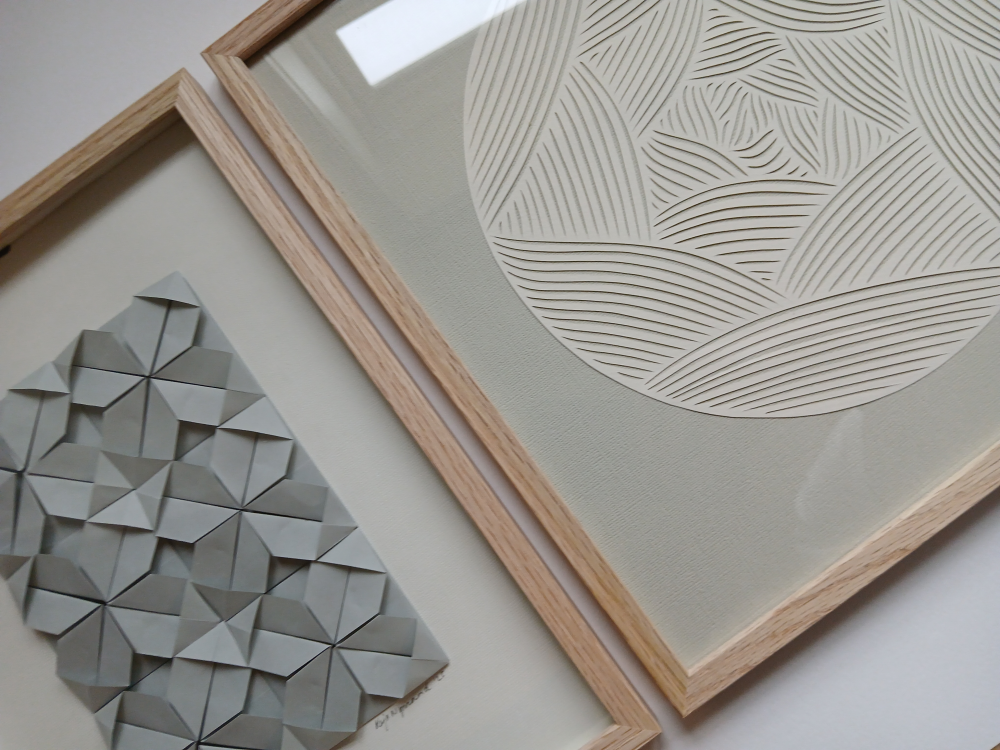 A4 foldet papirværk, perlegrå, indrammet  billede 6