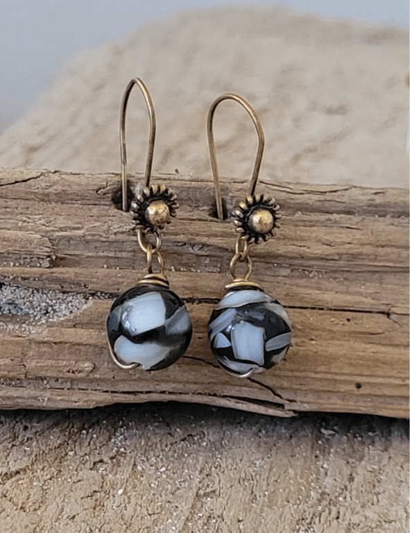 Ørekroge med jaspis.