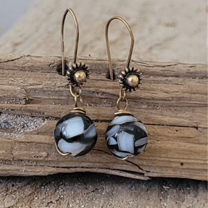 Ørekroge med jaspis. – produktbillede