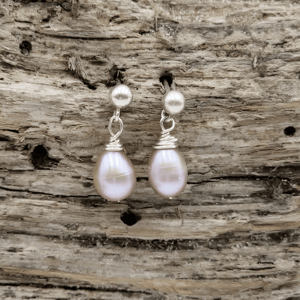 Rosa perle ørestikker. – produktbillede