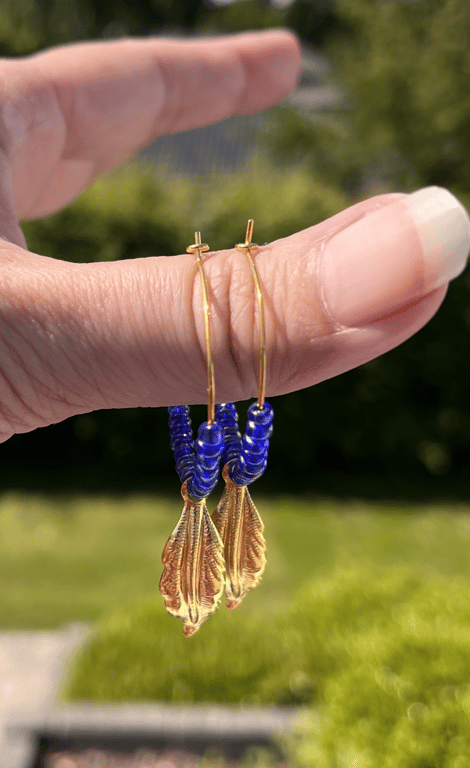 Creoler med blå perler og gyldne blade billede 2