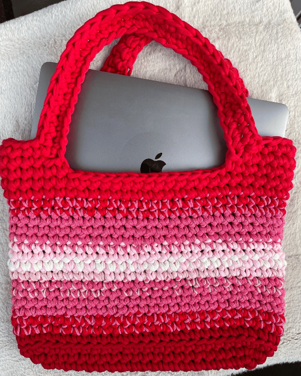 Hæklet rød taske billede 3