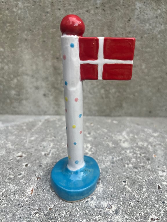 Flag med prikker. 12 cm billede 2