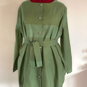 Klassisk frakke i flaskegrøn – produktbillede