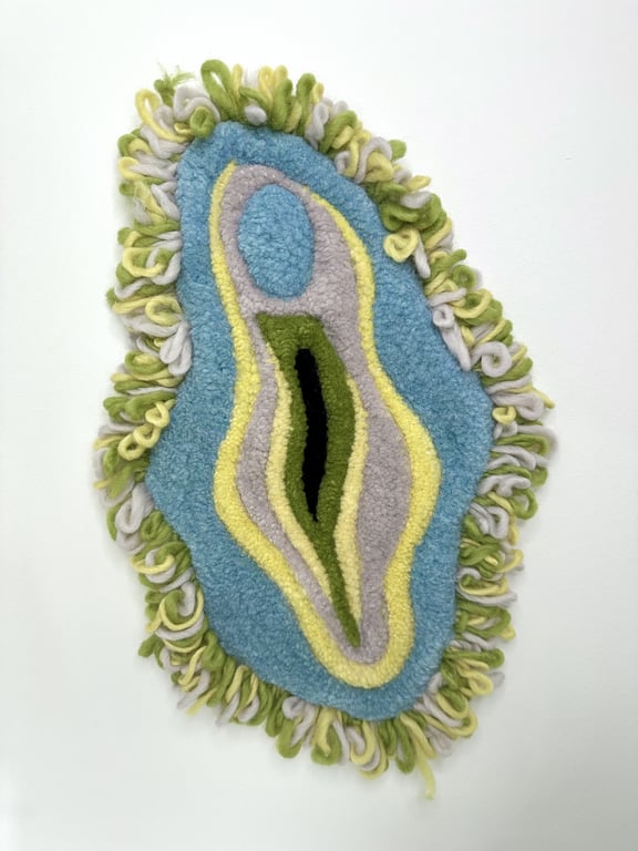 Tuftet kone som vægophæng – håndlavet i uld  billede 5