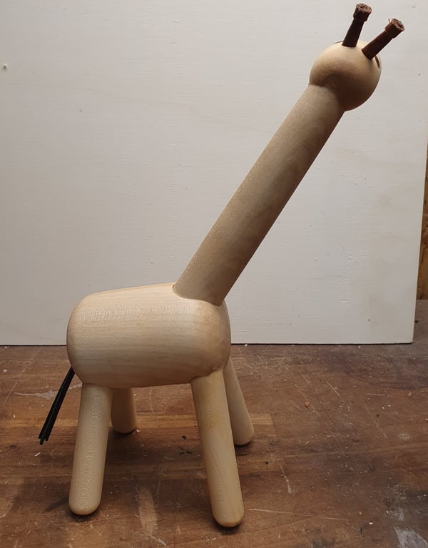 "Kali" Giraf i ahorn 25 cm høj billede 2