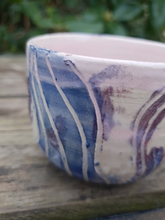 Malerisk mildt smilende kop med hank billede 3