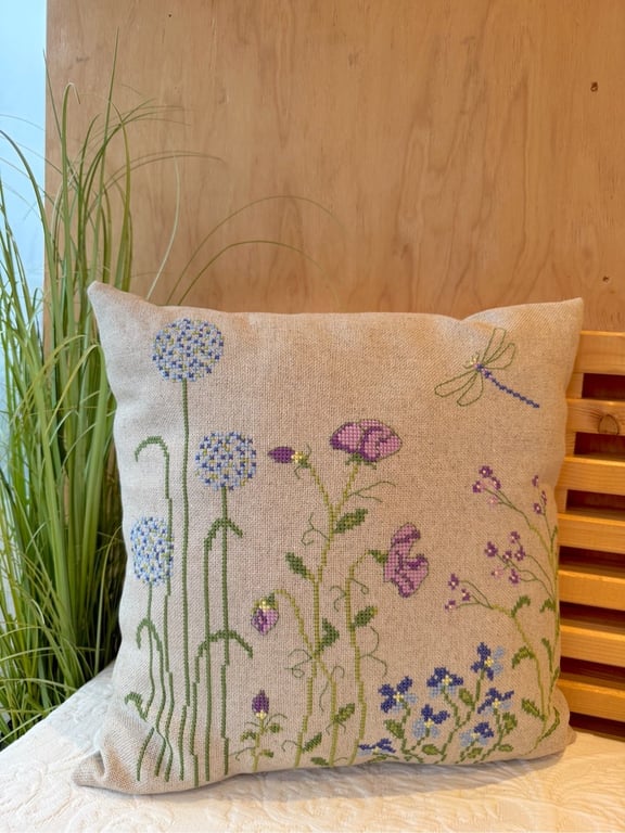 2052-2 Blue flowers square ca. 45 x 45 cm.