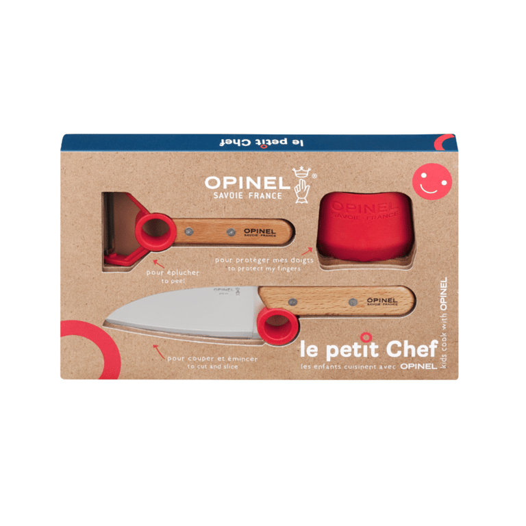 Børneknivsæt fra Opinel med skrællekniv, kokkekniv og fingerbeskytter i træ- og rustfrit ståldesign i genbrugspapiræske.
