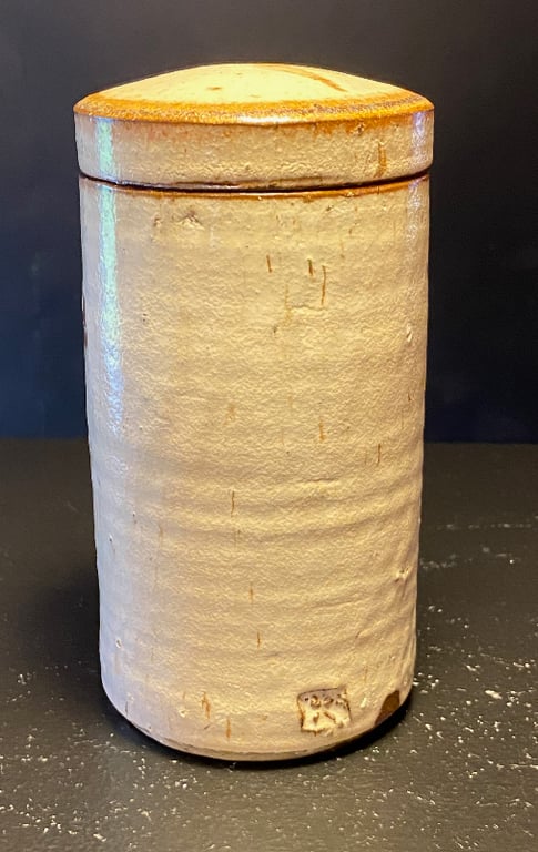 Lågkrukke i beige glasur 