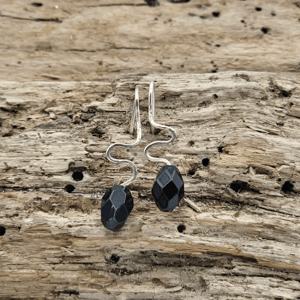 Unika ørekroge med onyx. – produktbillede