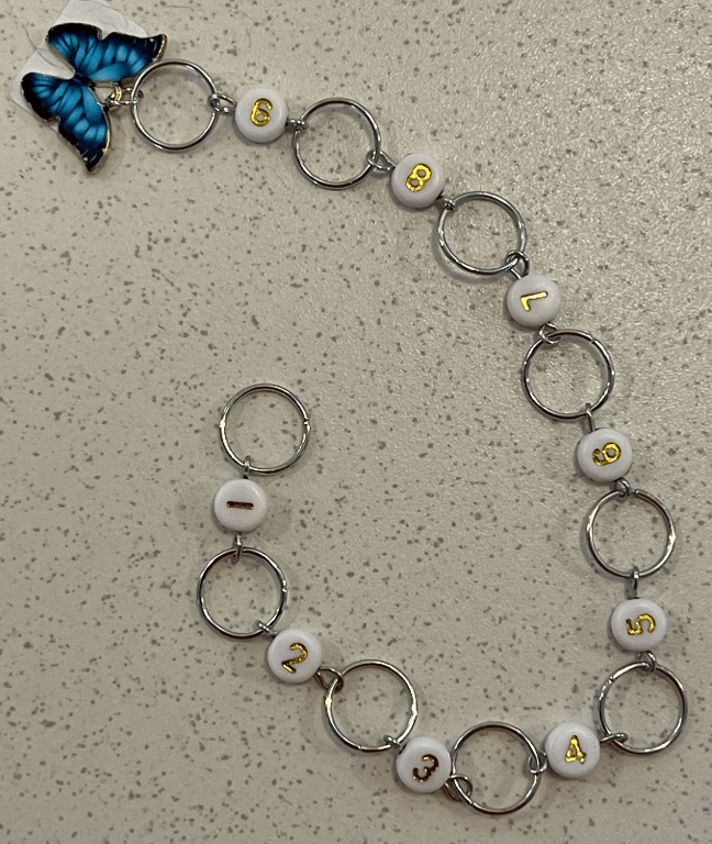 Tilbehør: Strikkefisk med sommerfugl: Længde 22 cm m. 10 ringe str. 2-9 mm pinde (3)