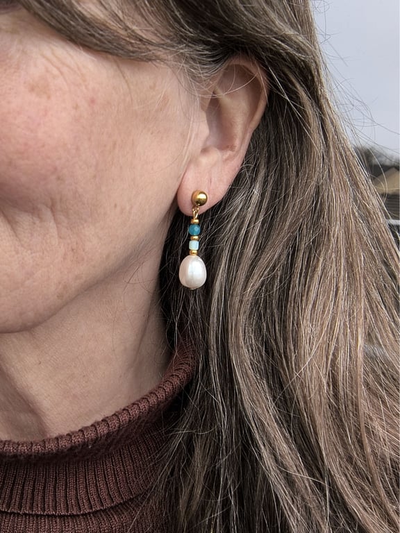 Gry øreringe / Shell perler / Kirurgisk stål / forgyldt