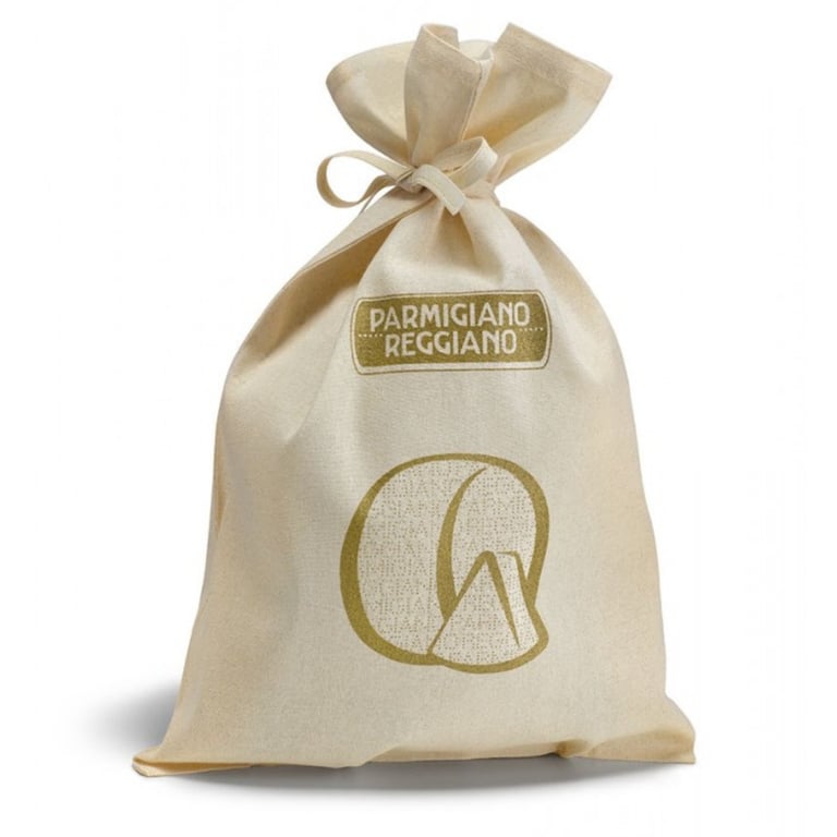 Stofpose med snøre, trykt med teksten "Parmigiano Reggiano" og en illustration af et stort ostestykke med en trekantet osteskive.