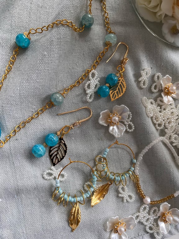 Sæt med smukke laguneblå øreringe og halskæde billede 9