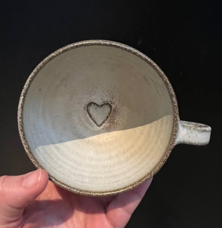 Tekop med hank og hjerte (L) - fløde