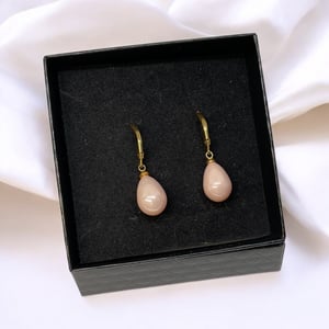 Lyserød øreringe  – produktbillede