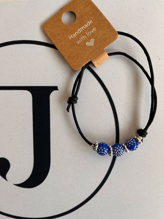 Blues - armbånd lavet med perler og imiteret læder