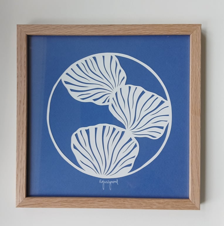20x20cm, papercut, kongeblå, indrammet 