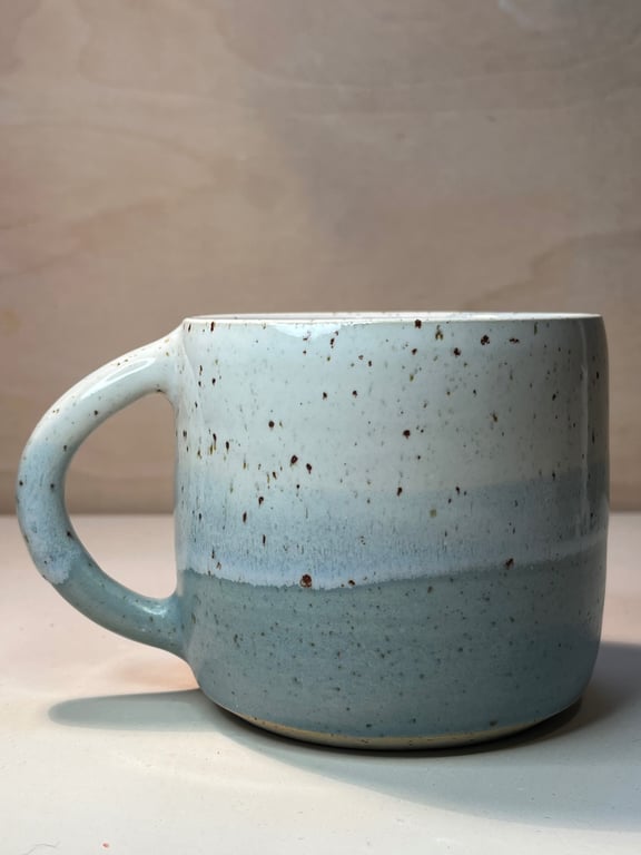 Lyseblå kop. 450 ml. H: 8,5 cm billede 2