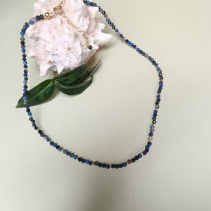 Halskæde med Lapis lazuli – produktbillede