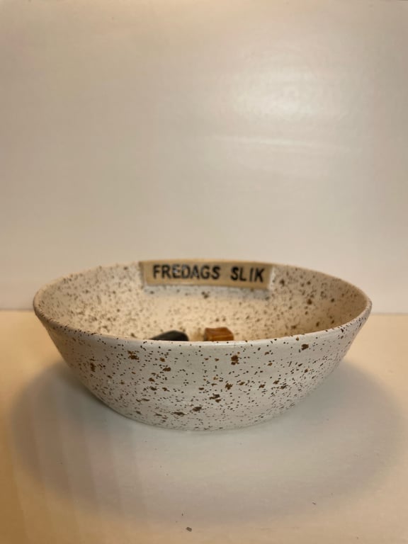 Keramik Skål med slik og tekst - Fredags slik billede 2
