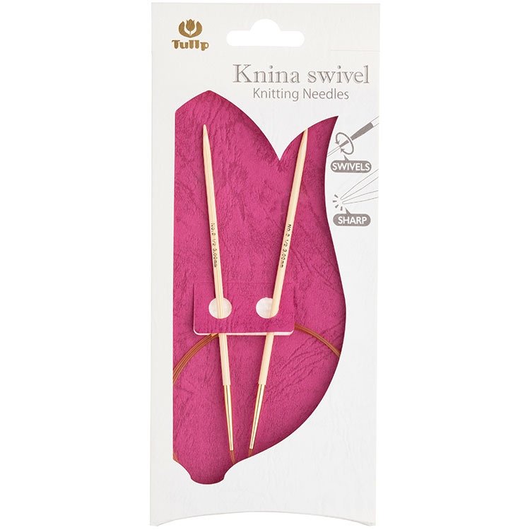 Pakke med Tulip Knina swivel rundpinde til strikning med træspidser og kobberfarvet snoet kabel, i hvid og pink emballage.