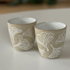 Cortado kop - ginkgo - hånddekoreret – produktbillede