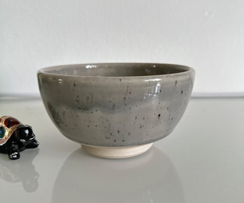 Skål grå med prikker / grå blå hvid (1)
