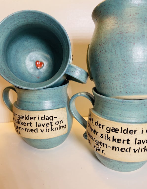 Krus med tekst - Det der gælder i dag- bliver sikkert lavet om i morgen, gældende fra igår. billede 2