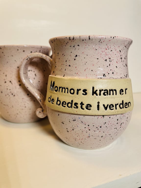 Keramik krus med tekst - Mormors kram er de bedste i verden