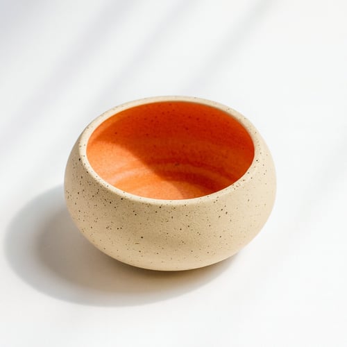 Lille rund skål med orange glasur (2)