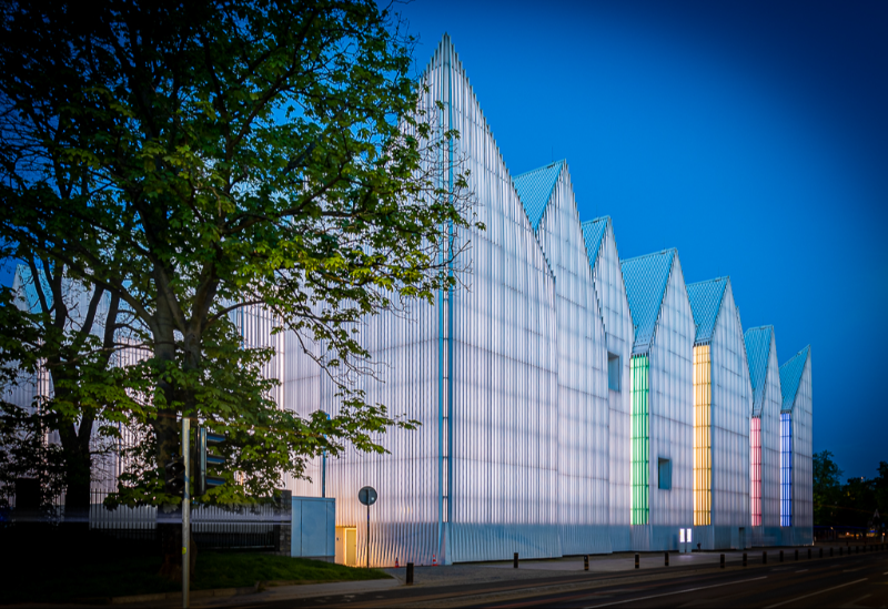 Musikhuset i Stettin by night i mange farver