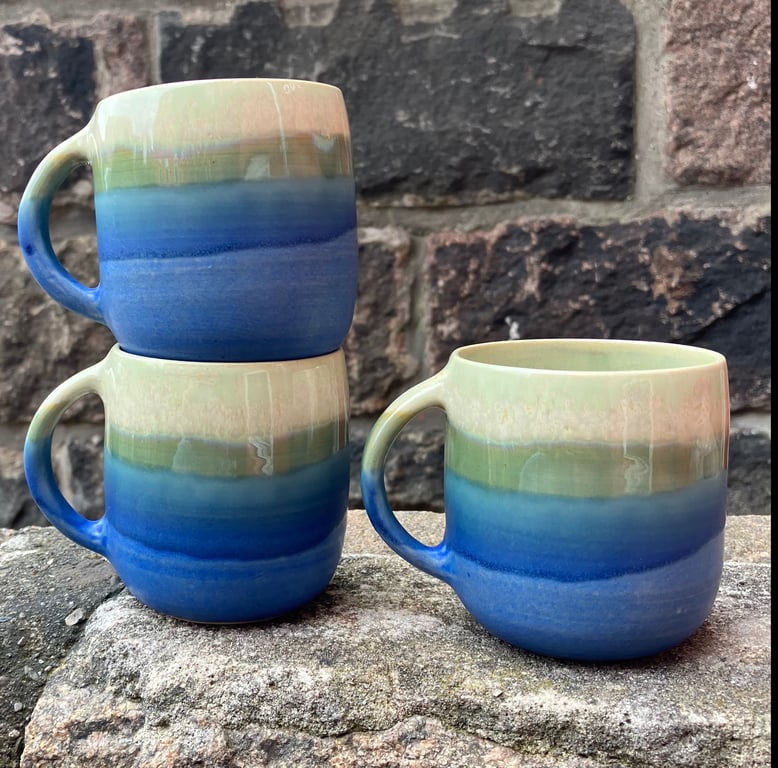 Hånddrejet kop med hank billede 5