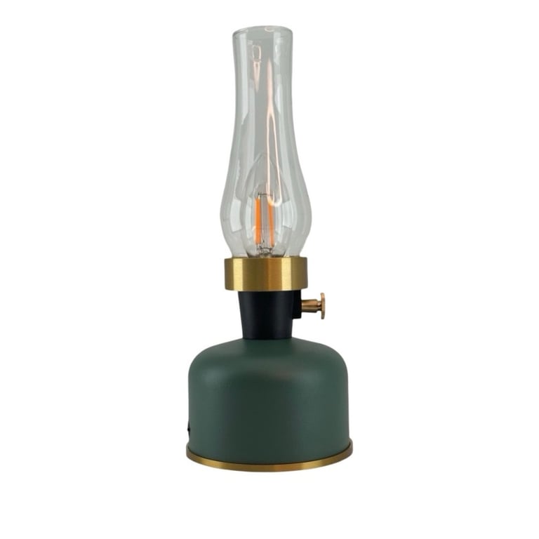 Grøn moderne bordlampe med glaslampehus og messingdetaljer.