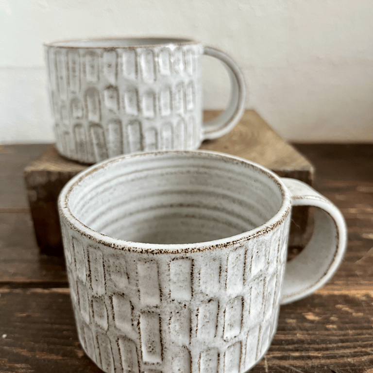 Kop med hank, hvidnistret