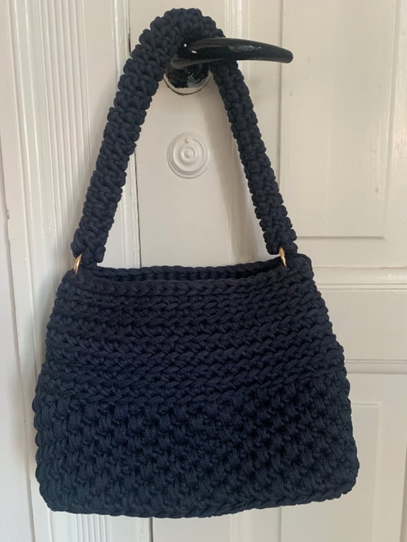 Marineblå hæklet taske IRIS