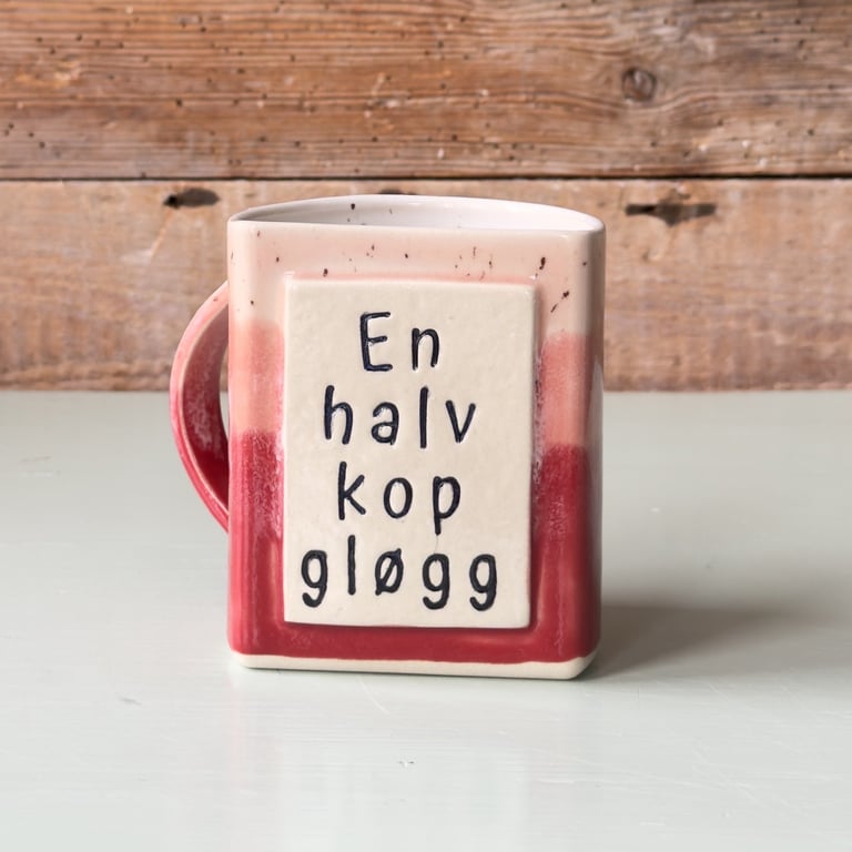En halv kop gløgg, lyserød, pink, rød