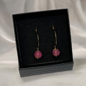 Lyserød øreringe  – produktbillede