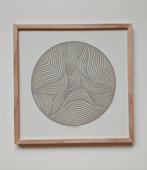 30x30cm papercut, beigegrå, indrammet