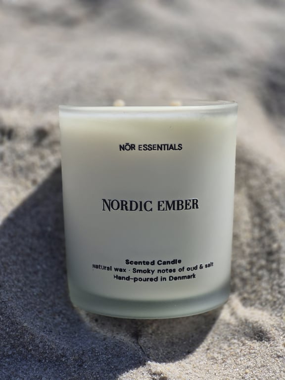 NŌR | Nordic Ember | Duftlys | 300 ml | Oud, Salt &amp; Salvie