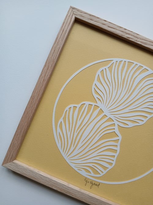 20x20cm papercut, banana, indrammet