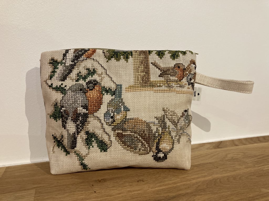 Pung m broderi 