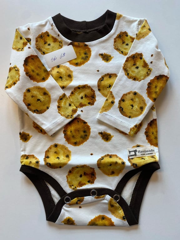 Body med lange ærmer. Størrelse 68