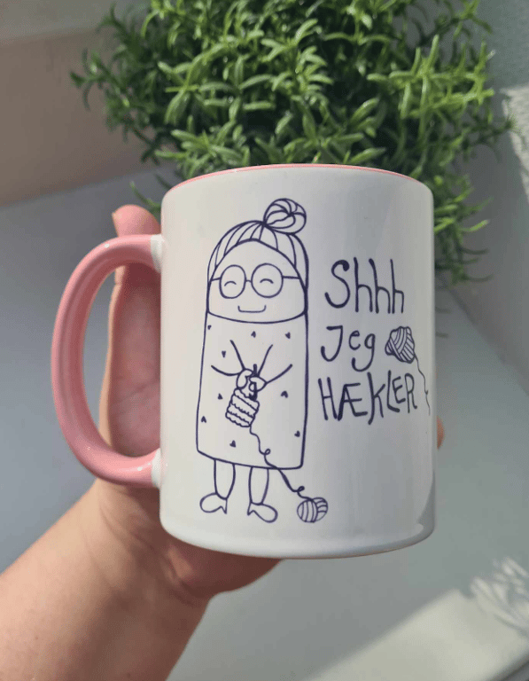 Krus: shhh jeg hækler Rosa