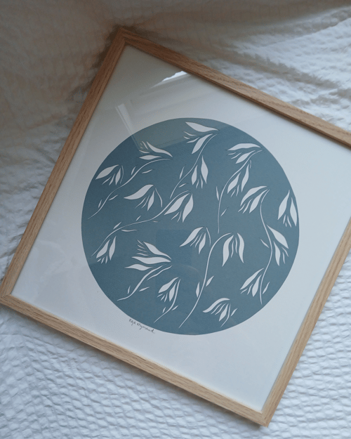 30x30cm papercut, Dueblå, indrammet 