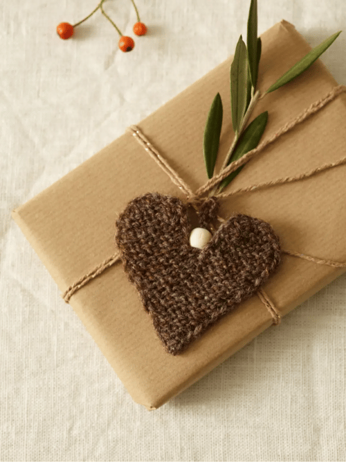 Opskrift- D: Hjerter og juletræer strikket i finuld