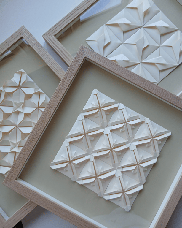 30x30cm foldet værk, champagne. beige, indrammet (4)