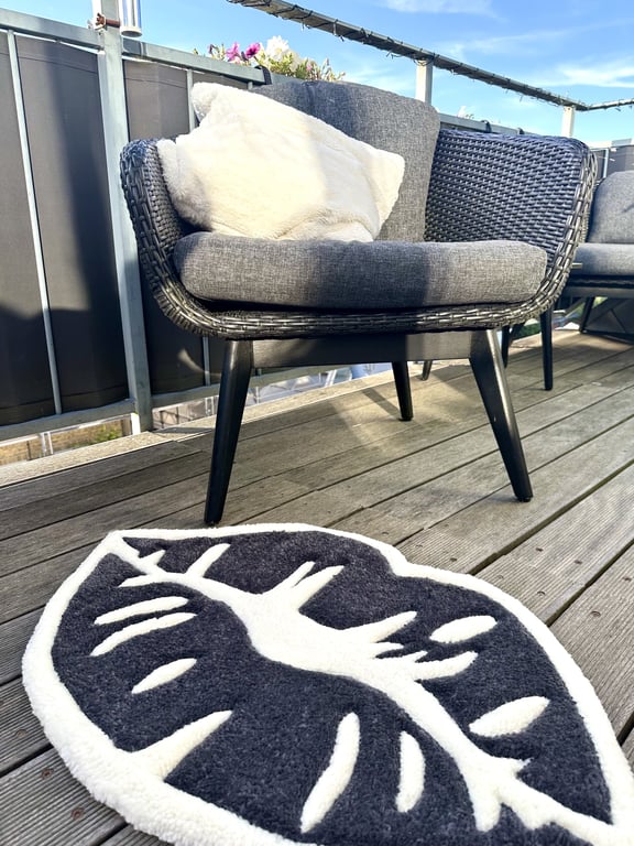 Tuftet gulvtæppe – Mund i grå og hvid  (80x50 cm)