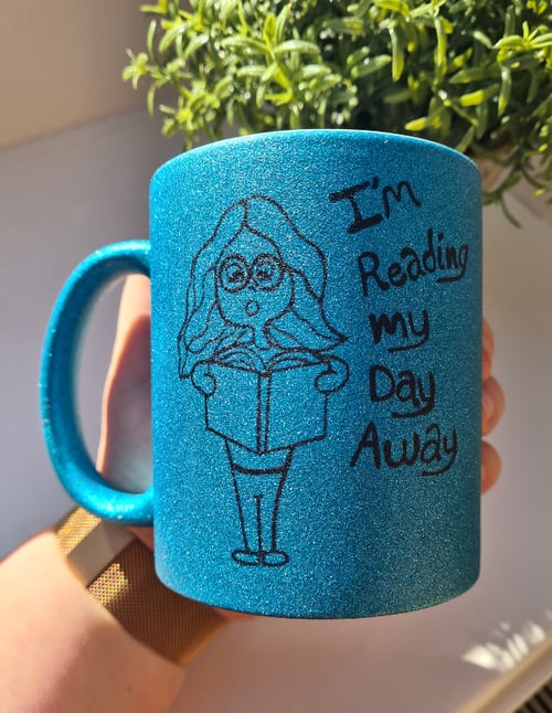 Krus: im reading my day away Blå Glimmer